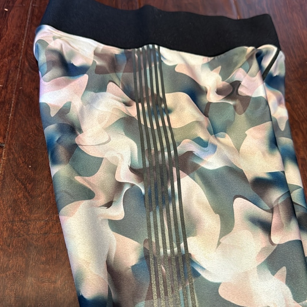 Ultracor leggings muted green pink cream camouflage like print sz xs made in USA - Picture 10 of 10